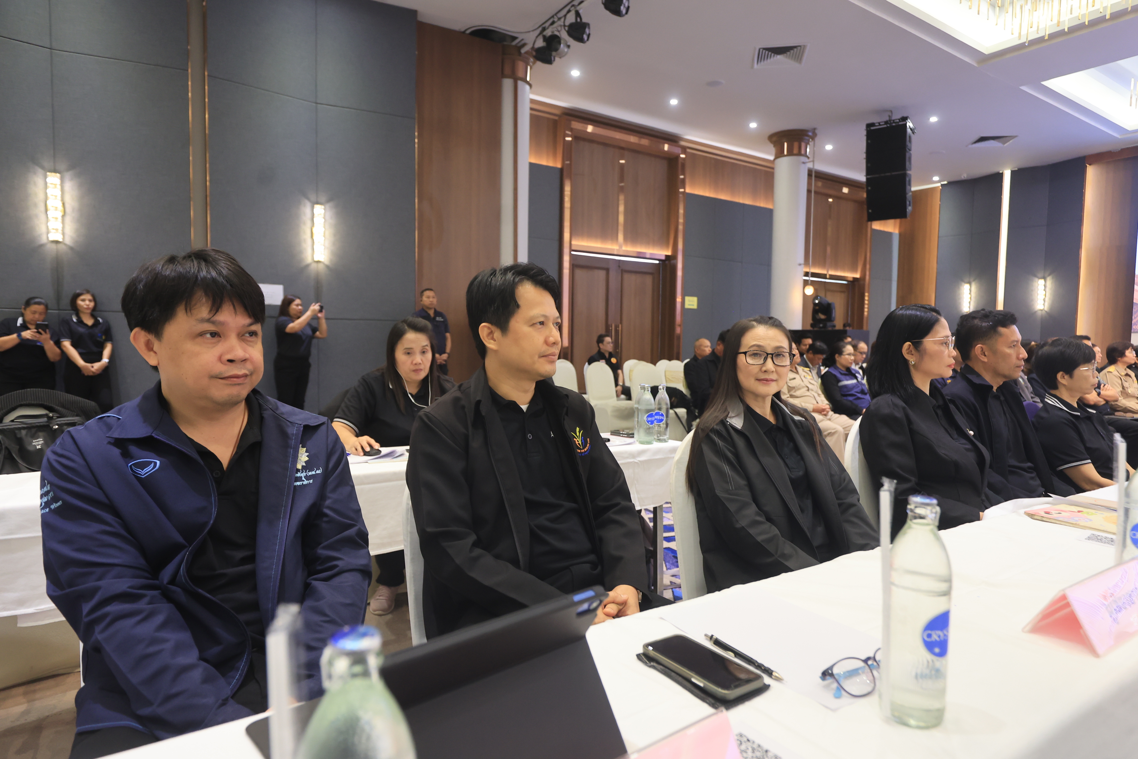 title - เลขาฯ ส.ป.ก. ประชุมเข้ม! 